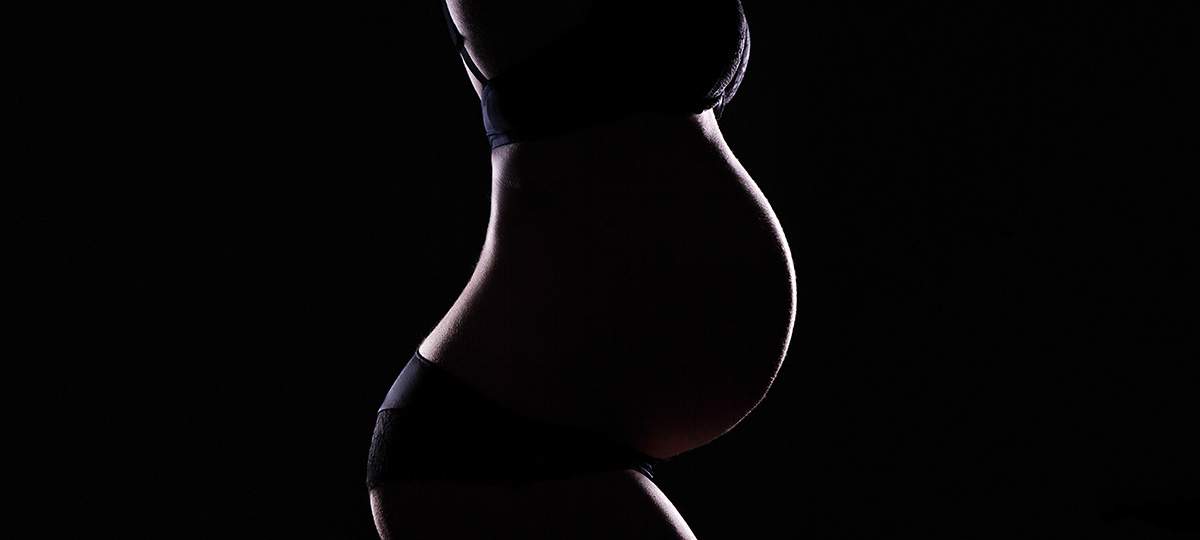 Babybauch & Schwangerschaft Fotoshooting beim Fotograf Berlin