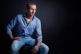 Mann mit Hemd Foto