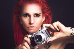 Headshot mit Kamera